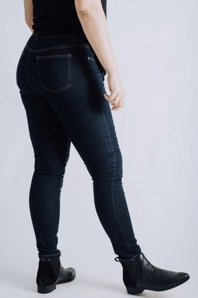 JOY CURVES JEANS V-NECK